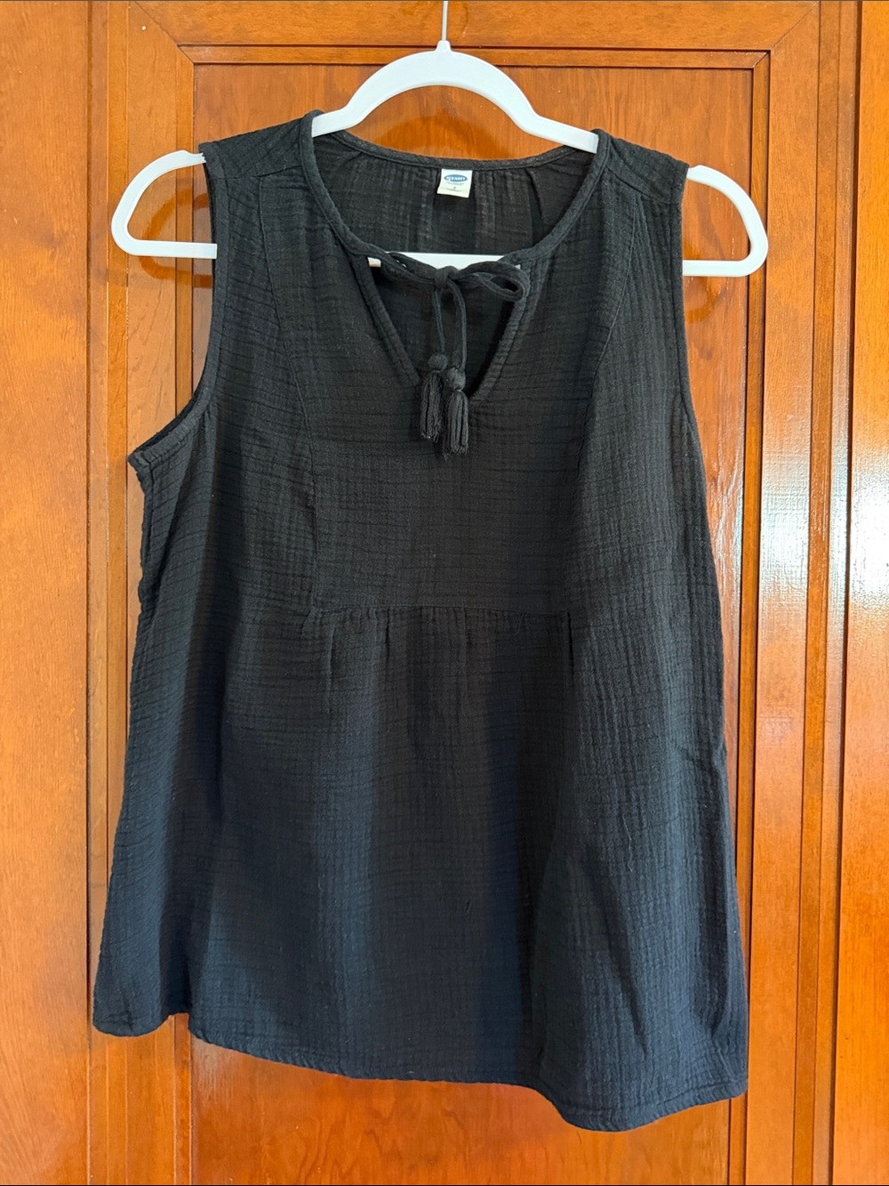 Old Navy Black Sleeveless Tie-Neck Tank
